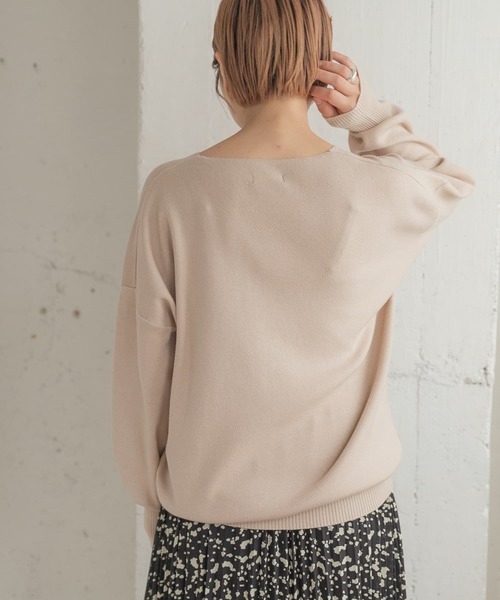 ITEMS URBANRESEARCH（アイテムズ アーバンリサーチ）の「ベーシックVネックニット（ニット/セーター・レディース・ベージュ/ブラウン/マスタード・FREE）」の8枚目の写真