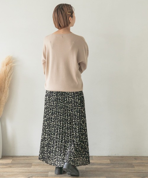 ITEMS URBANRESEARCH（アイテムズ アーバンリサーチ）の「ベーシックVネックニット（ニット/セーター・レディース・ベージュ/ブラウン/マスタード・FREE）」の11枚目の写真