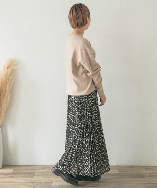 ITEMS URBANRESEARCH（アイテムズ アーバンリサーチ）の「ベーシックVネックニット（ニット/セーター・レディース・ベージュ/ブラウン/マスタード・FREE）」の14枚目の写真