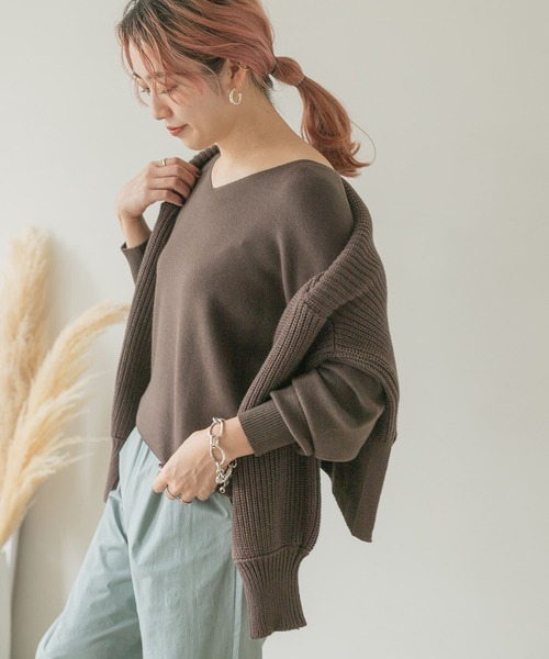 ITEMS URBANRESEARCH（アイテムズ アーバンリサーチ）の「ベーシックVネックニット（ニット/セーター・レディース・ベージュ/ブラウン/マスタード・FREE）」の21枚目の写真