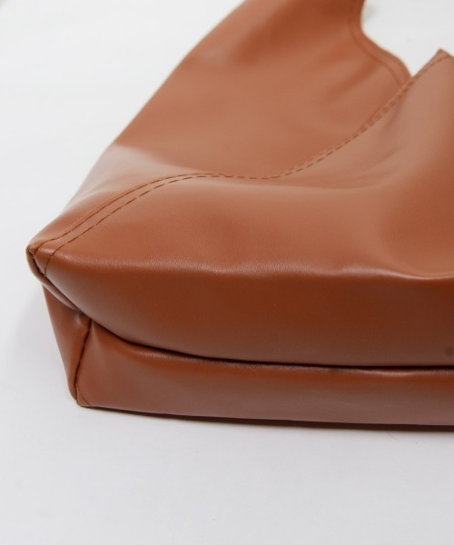 shopnikoniko（ショップニコニコ）の「トライアングル バッグ シルバー A4 無地 トートバッグ（トートバッグ・レディース・ブラック/ホワイト/ブラウン/シルバー・フリー）」の18枚目の写真