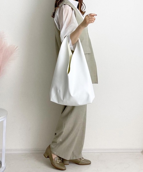 shopnikoniko（ショップニコニコ）の「トライアングル バッグ シルバー A4 無地 トートバッグ（トートバッグ・レディース・ブラック/ホワイト/ブラウン/シルバー・フリー）」の21枚目の写真