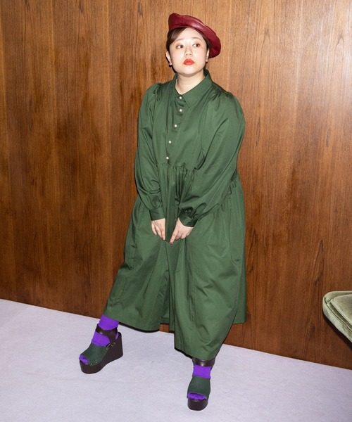 PUNYUS（プニュズ）の「パールボタンシャツワンピース（シャツワンピース・レディース・ブラック/サックスブルー/グリーン/ダークオレンジ・1/2/4/3）」の18枚目の写真