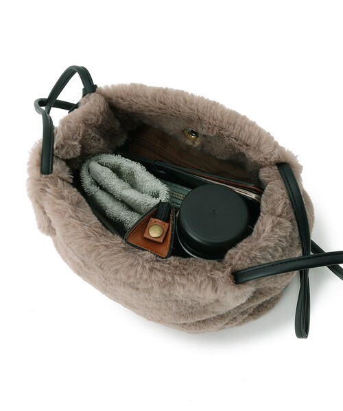 DRESKIP（ドレスキップ）の「◆フェイクファーつまみショルダー（ショルダーバッグ・レディース・ブラウン系1/ブラウン系その他/ピンク系/アイボリー・00）」の9枚目の写真