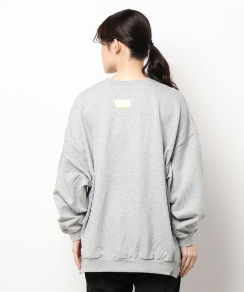 Q（キュー）の「ワッペン付きスウェット（スウェット・レディース・ライトグレー/ブラック/ベージュ・MEDIUM）」の6枚目の写真