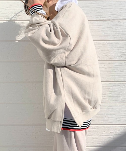 Q（キュー）の「ワッペン付きスウェット（スウェット・レディース・ライトグレー/ブラック/ベージュ・MEDIUM）」の3枚目の写真