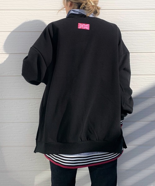 Q（キュー）の「ワッペン付きスウェット（スウェット・レディース・ライトグレー/ブラック/ベージュ・MEDIUM）」の2枚目の写真