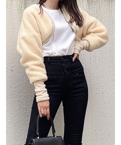 EMODA（エモダ）の「クロップドボアボレロ（カーディガン/ボレロ・レディース・ブラック/グレー/アイボリー・FREE）」の2枚目の写真