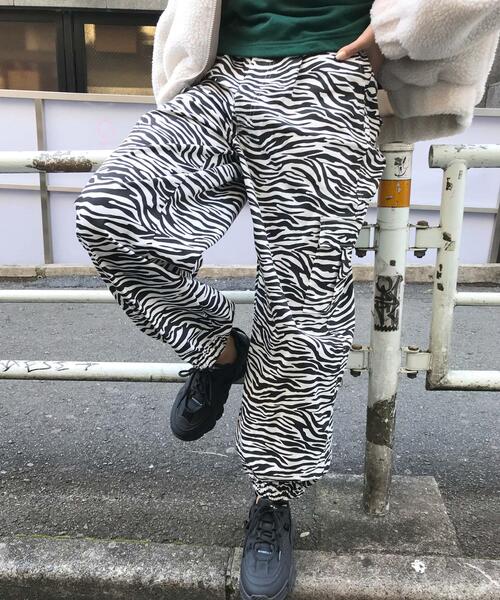 INGNI(イング)の「ツイルカーゴ/パンツ/A(カーゴパンツ・レディース・グリーン/アイボリー/ブラック/ゼブラ/オレンジ・FREE)」の5枚目の写真