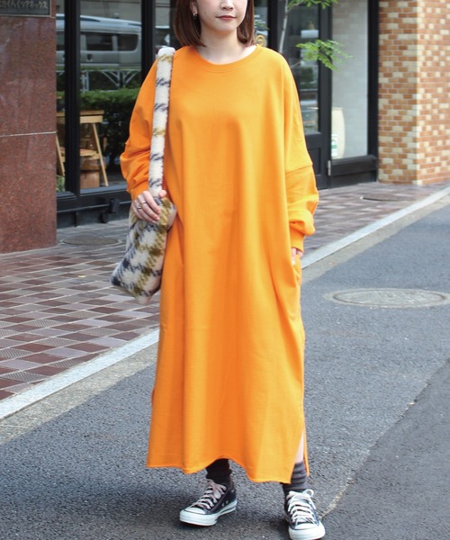 SCREEN STARS(スクリーンスターズ)の「別注スリットスウェットワンピース(ワンピース・レディース・オレンジ/ライム/チャコールグレー・F)」の19枚目の写真