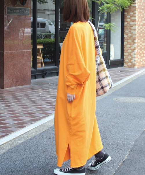 SCREEN STARS(スクリーンスターズ)の「別注スリットスウェットワンピース(ワンピース・レディース・オレンジ/ライム/チャコールグレー・F)」の21枚目の写真