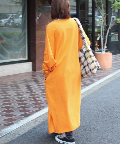 SCREEN STARS(スクリーンスターズ)の「別注スリットスウェットワンピース(ワンピース・レディース・オレンジ/ライム/チャコールグレー・F)」の22枚目の写真