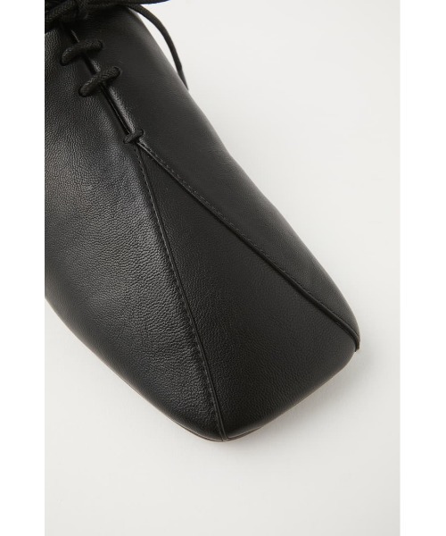 MOUSSY(マウジー)の「LACE UP FLAT シューズ(ローファー・レディース・ホワイト/ブラック・SMALL/LARGE/MEDIUM)」の11枚目の写真