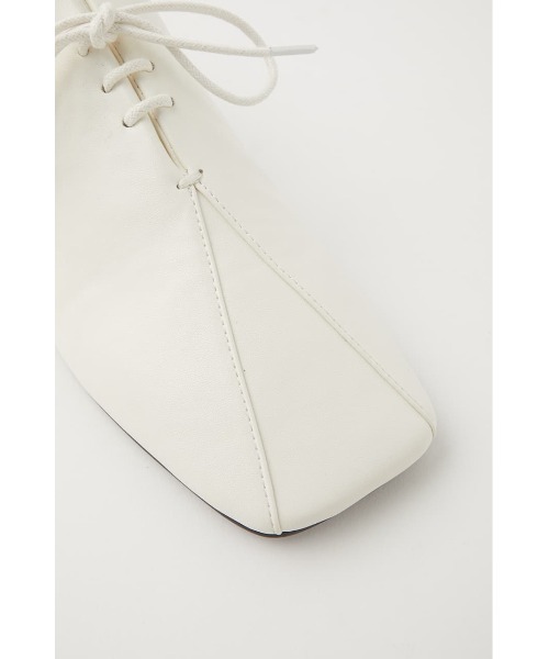 MOUSSY(マウジー)の「LACE UP FLAT シューズ(ローファー・レディース・ホワイト/ブラック・SMALL/LARGE/MEDIUM)」の15枚目の写真