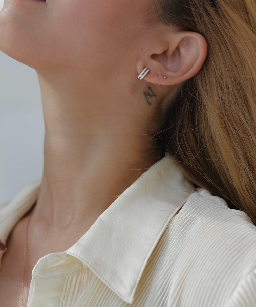 Daniel Wellington（ダニエルウェリントン）の「EMALIE EARRINGS　ピアス（ピアス（両耳用）・レディース・ホワイト/ブラック/ピンク・FREE）」の10枚目の写真