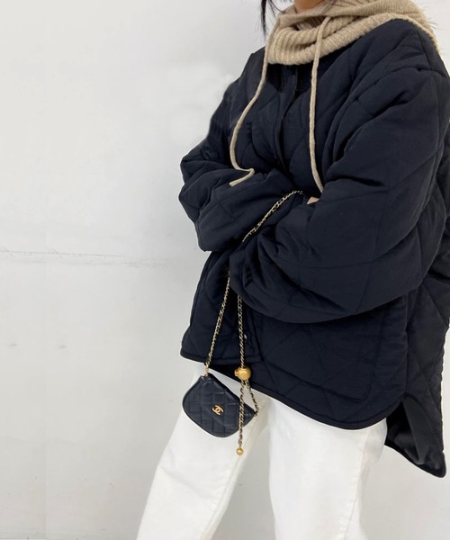 Marient（マリエント）の「スクエアキルトパイピングアウター（ダウンジャケット/コート・レディース・アイボリー/ブラック・FREE）」の2枚目の写真