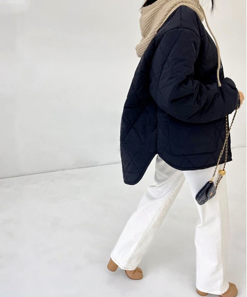 Marient（マリエント）の「スクエアキルトパイピングアウター（ダウンジャケット/コート・レディース・アイボリー/ブラック・FREE）」の3枚目の写真