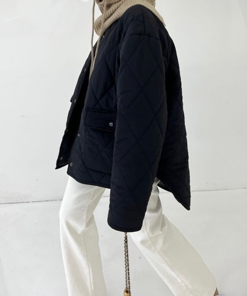 Marient（マリエント）の「スクエアキルトパイピングアウター（ダウンジャケット/コート・レディース・アイボリー/ブラック・FREE）」の4枚目の写真
