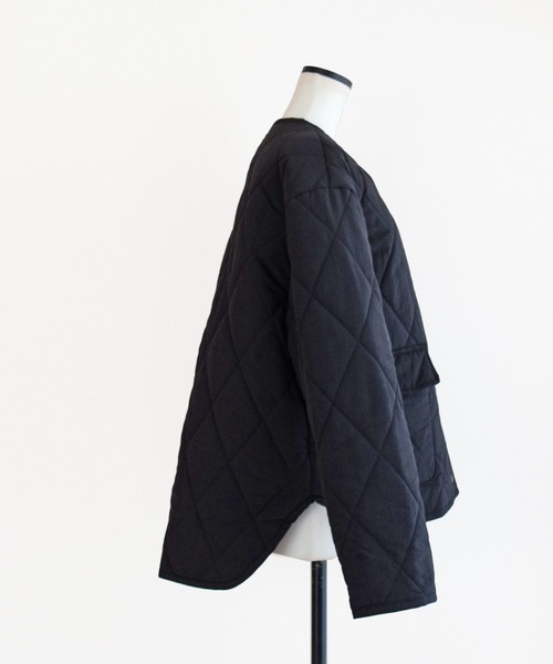 Marient（マリエント）の「スクエアキルトパイピングアウター（ダウンジャケット/コート・レディース・アイボリー/ブラック・FREE）」の10枚目の写真