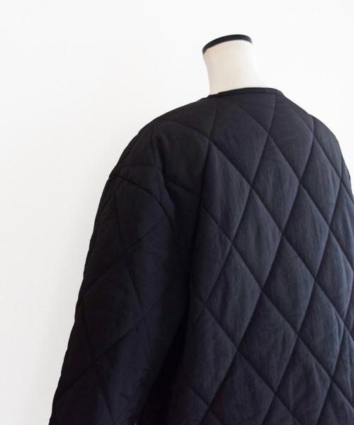 Marient（マリエント）の「スクエアキルトパイピングアウター（ダウンジャケット/コート・レディース・アイボリー/ブラック・FREE）」の12枚目の写真