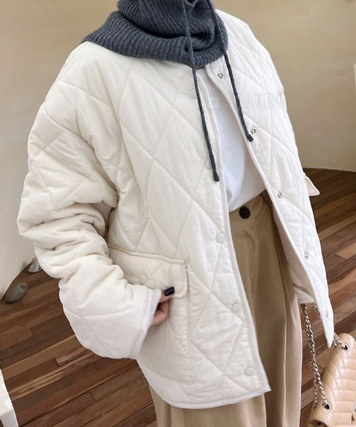 Marient（マリエント）の「スクエアキルトパイピングアウター（ダウンジャケット/コート・レディース・アイボリー/ブラック・FREE）」の13枚目の写真