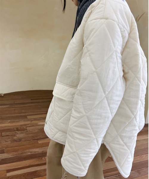 Marient（マリエント）の「スクエアキルトパイピングアウター（ダウンジャケット/コート・レディース・アイボリー/ブラック・FREE）」の15枚目の写真