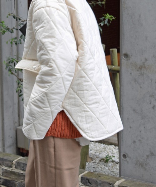Marient（マリエント）の「スクエアキルトパイピングアウター（ダウンジャケット/コート・レディース・アイボリー/ブラック・FREE）」の18枚目の写真