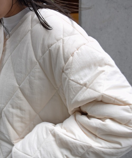 Marient（マリエント）の「スクエアキルトパイピングアウター（ダウンジャケット/コート・レディース・アイボリー/ブラック・FREE）」の20枚目の写真