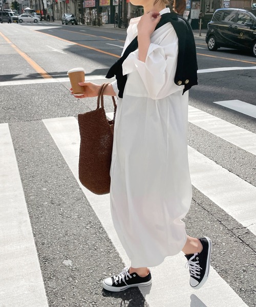 StyleSea(スタイルシー)の「スタンドカラーロングシャツワンピース(シャツワンピース・レディース・ブラック/オフホワイト/グレイッシュベージュ・MEDIUM)」の2枚目の写真