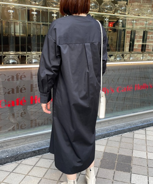 StyleSea(スタイルシー)の「スタンドカラーロングシャツワンピース(シャツワンピース・レディース・ブラック/オフホワイト/グレイッシュベージュ・MEDIUM)」の10枚目の写真