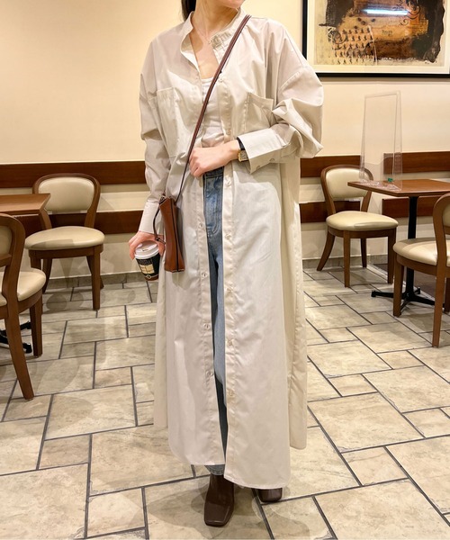 StyleSea(スタイルシー)の「スタンドカラーロングシャツワンピース(シャツワンピース・レディース・ブラック/オフホワイト/グレイッシュベージュ・MEDIUM)」の17枚目の写真