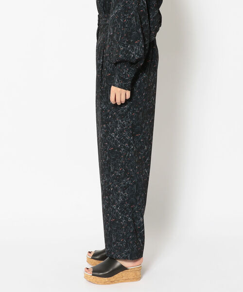 EACH.（イーチ）の「EACH(イーチ) PRINT TUCK PANTS/プリントタックパンツ（その他パンツ・レディース・ブラック・FREE）」の3枚目の写真