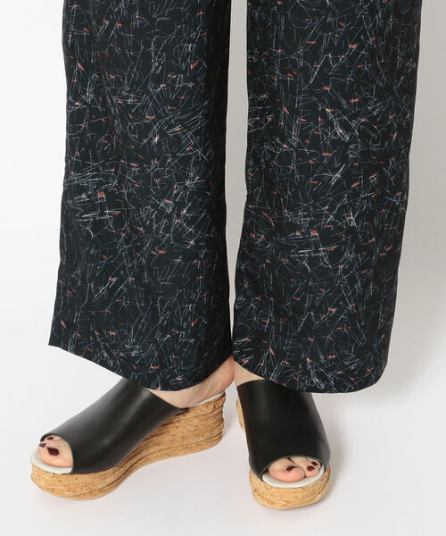 EACH.（イーチ）の「EACH(イーチ) PRINT TUCK PANTS/プリントタックパンツ（その他パンツ・レディース・ブラック・FREE）」の6枚目の写真
