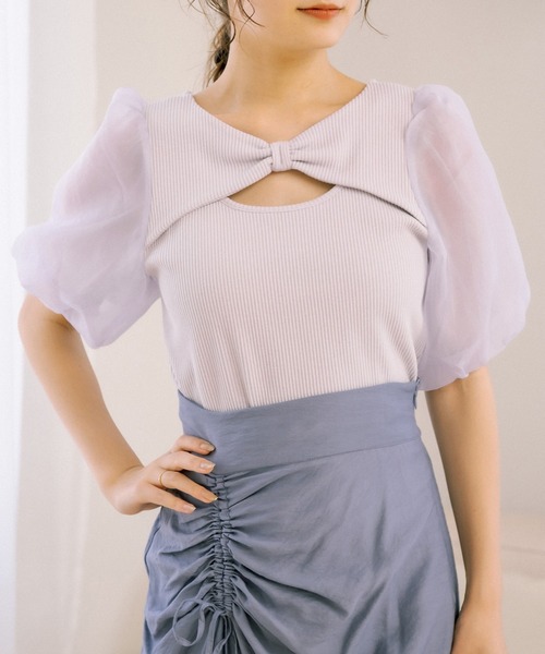 OLIVE des OLIVE(オリーブデオリーブ)の「リボンデコルテプルオーバー(Tシャツ/カットソー・レディース・オフホワイト/サックスブルー/ブラック/ライトグレー・FREE)」の3枚目の写真