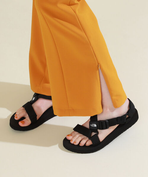 THE NORTH FACE（ザノースフェイス）の「【WEB限定】THE NORTH FACE / ストレイタム レペンテ（サンダル・レディース・ブラック/ベージュ・6/7/5）」の4枚目の写真
