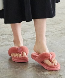 [ PUMA ] プーマ　フラッフフリップ　ファートングサンダル