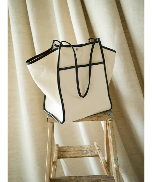 Lugnoncure（ルノンキュール）の「合皮パイピングトートバッグ（トートバッグ・レディース・グレー/オフホワイト・ﾌﾘ-）」の2枚目の写真