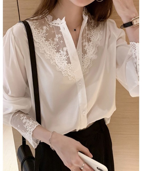 Ritzy(リッツィー)の「レースデザインノーカラーブラウス(シャツ/ブラウス・レディース・ブラック/ホワイト・M/L)」の1枚目の写真