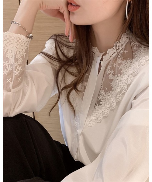 Ritzy(リッツィー)の「レースデザインノーカラーブラウス(シャツ/ブラウス・レディース・ブラック/ホワイト・M/L)」の4枚目の写真