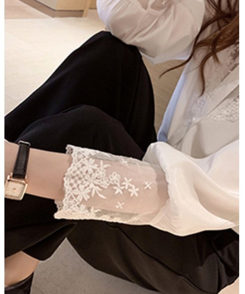 Ritzy(リッツィー)の「レースデザインノーカラーブラウス(シャツ/ブラウス・レディース・ブラック/ホワイト・M/L)」の10枚目の写真