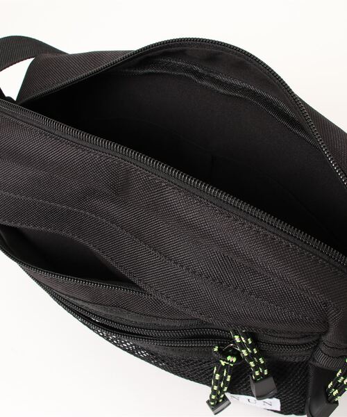 NUN（エヌユーエヌ）の「ＮＵＮ サコッシュ（ショルダーバッグ・レディース・ブルー/ブラック・FREE）」の3枚目の写真