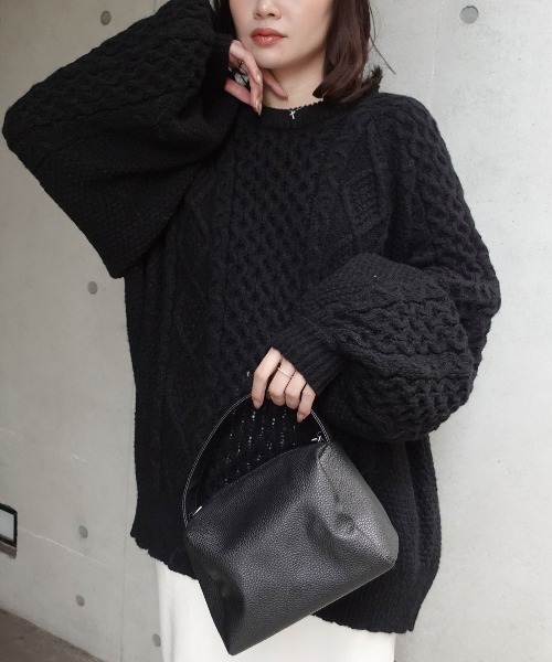 CORNERS（コーナーズ）の「ボリュームスリーブケーブルニット（ニット/セーター・レディース・スミクロ/オレンジ/グリーン/レッド/ピンク/グレイッシュベージュ/グレー/アイボリー/ブルー/ブラック/ブラウン・M）」の3枚目の写真