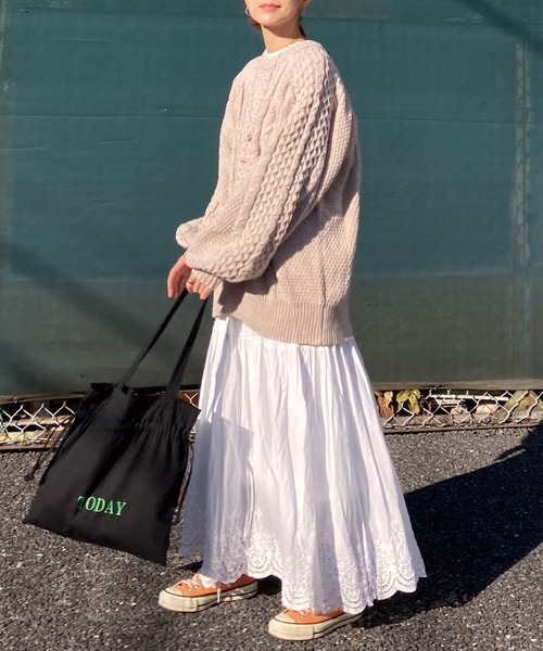 CORNERS（コーナーズ）の「ボリュームスリーブケーブルニット（ニット/セーター・レディース・スミクロ/オレンジ/グリーン/レッド/ピンク/グレイッシュベージュ/グレー/アイボリー/ブルー/ブラック/ブラウン・M）」の15枚目の写真