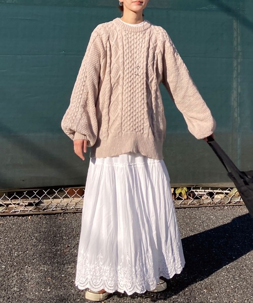 CORNERS（コーナーズ）の「ボリュームスリーブケーブルニット（ニット/セーター・レディース・スミクロ/オレンジ/グリーン/レッド/ピンク/グレイッシュベージュ/グレー/アイボリー/ブルー/ブラック/ブラウン・M）」の16枚目の写真