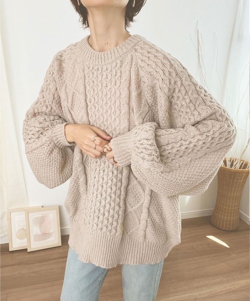 CORNERS（コーナーズ）の「ボリュームスリーブケーブルニット（ニット/セーター・レディース・スミクロ/オレンジ/グリーン/レッド/ピンク/グレイッシュベージュ/グレー/アイボリー/ブルー/ブラック/ブラウン・M）」の17枚目の写真