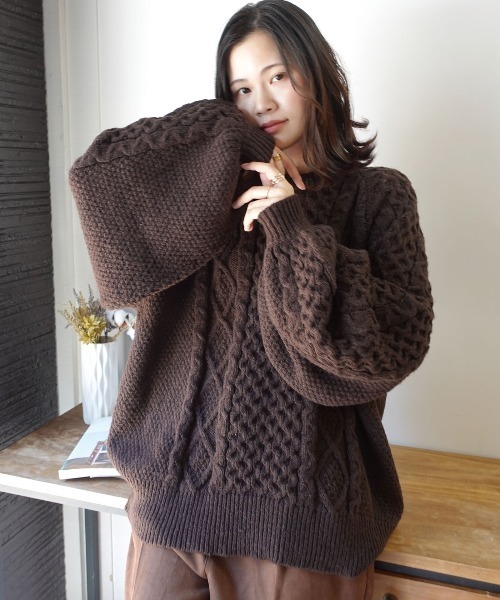 CORNERS（コーナーズ）の「ボリュームスリーブケーブルニット（ニット/セーター・レディース・スミクロ/オレンジ/グリーン/レッド/ピンク/グレイッシュベージュ/グレー/アイボリー/ブルー/ブラック/ブラウン・M）」の21枚目の写真