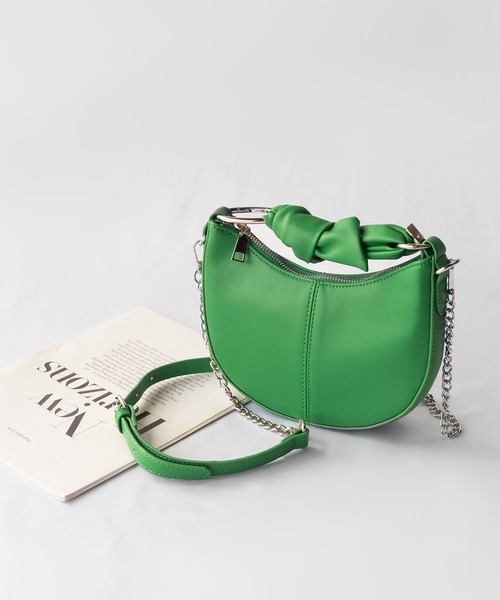 me+em select（ミームセレクト）の「【 2way 】ハーフムーンチェーンハンドバッグ【 ショルダーストラップ付属 】（ハンドバッグ・レディース・ブラック/グリーン/ダークベージュ/アイボリー/ブルー・FREE）」の10枚目の写真