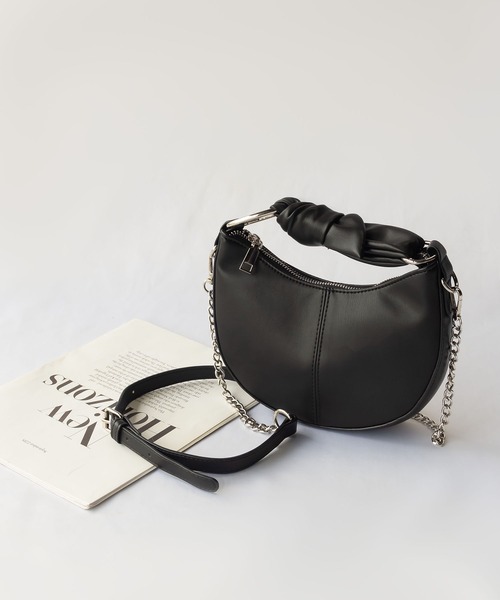 me+em select（ミームセレクト）の「【 2way 】ハーフムーンチェーンハンドバッグ【 ショルダーストラップ付属 】（ハンドバッグ・レディース・ブラック/グリーン/ダークベージュ/アイボリー/ブルー・FREE）」の20枚目の写真