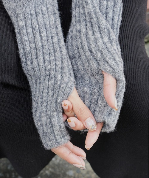 Auntie Rosa Holiday（アンティローザホリデー）の「※入荷禁止※サムホール付きクルーネックニット（ニット/セーター・レディース・グリーン/アイボリー/グレー/レッド/ブルー・FREE）」の19枚目の写真