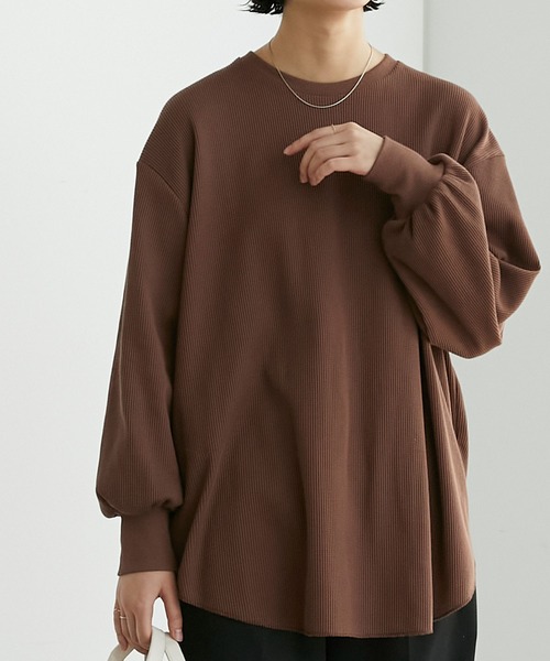 Chaco closet（チャコ クローゼット）の「カラーワッフルボリュームスリーブロングTシャツ（Tシャツ/カットソー・レディース・グリーン/オートミール/レッド/オレンジ/パープル/ピンク/ブルー/ホワイト/ブラック/スモークピンク/カーキ/チャコールグレー/ネイビー/ブラウン・FREE）」の5枚目の写真